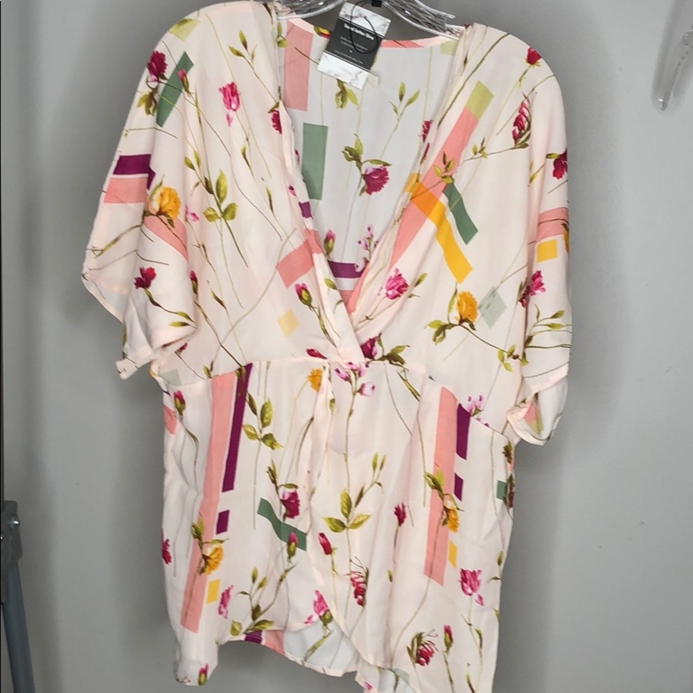 BLUSH FLORAL PRINT TOP - Picture 3 of 4